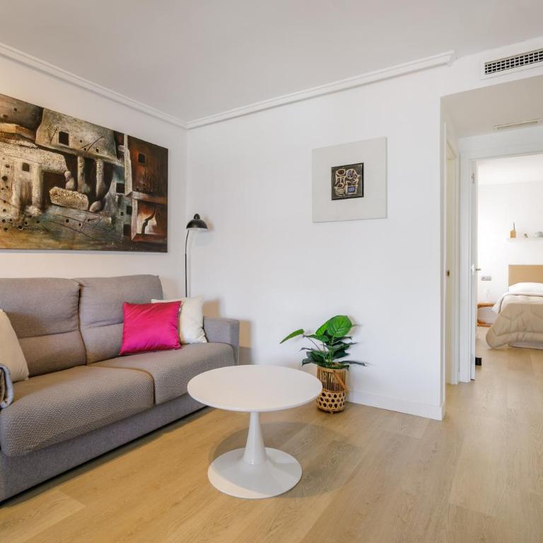 Belle Home Sun - Two-Bedroom Deluxe Apartment with Balcony - 6