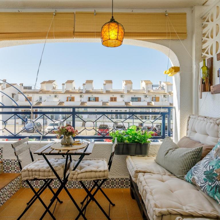 Belle Home Sun - Two-Bedroom Deluxe Apartment with Balcony - 4