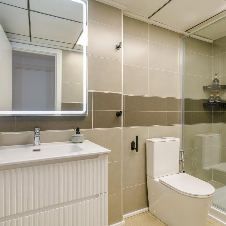 Belle Home Sun - Two-Bedroom Deluxe Apartment with Balcony - 15