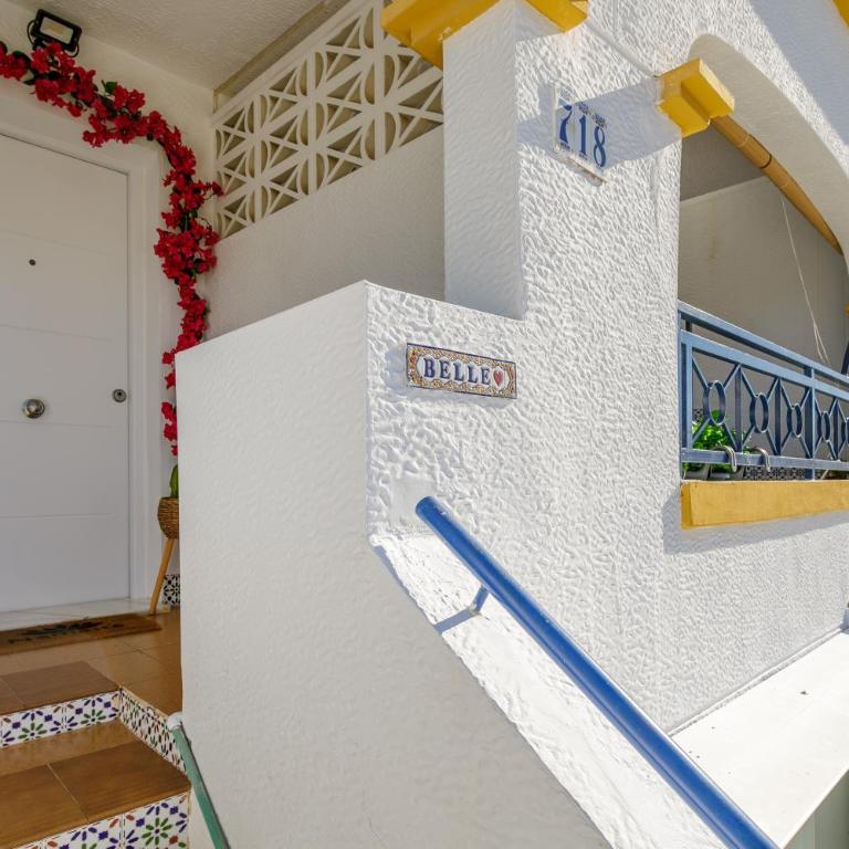 Belle Home Sun - Two-Bedroom Deluxe Apartment with Balcony - 24