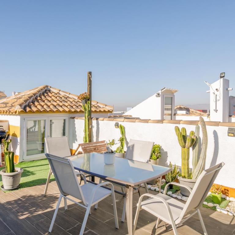 Belle Home Sun - Two-Bedroom Deluxe Apartment with Balcony - 21