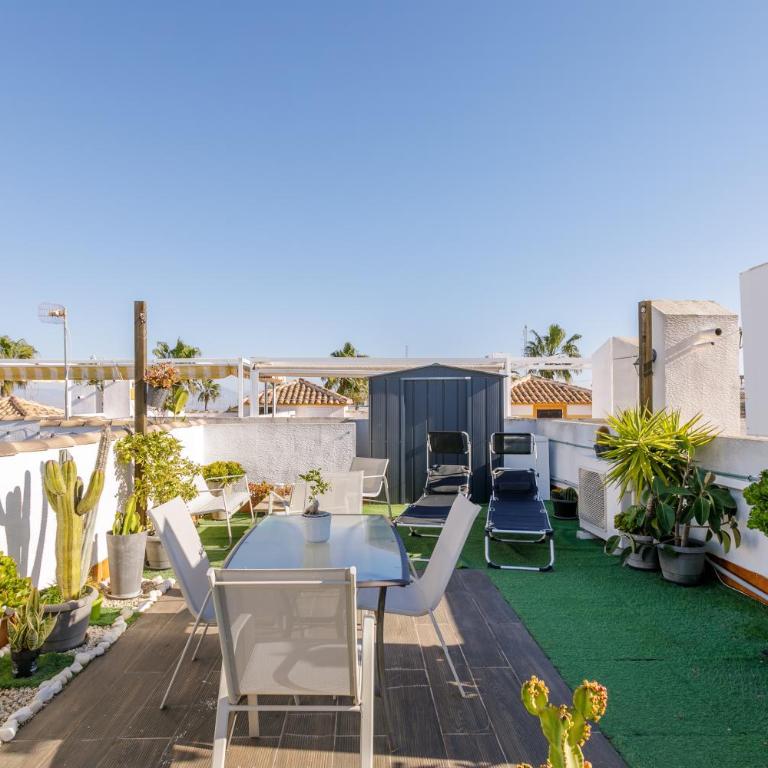 Belle Home Sun - Two-Bedroom Deluxe Apartment with Balcony - 3