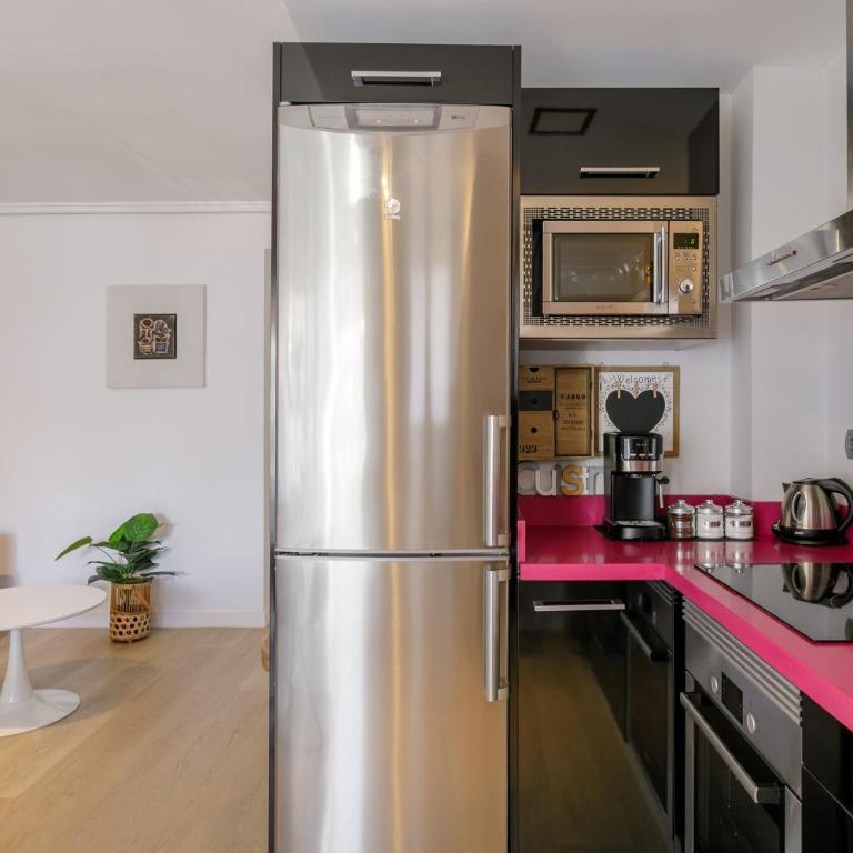 Belle Home Sun - Two-Bedroom Deluxe Apartment with Balcony - 10