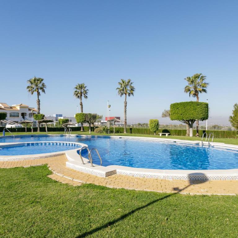 Belle Home Sun - Two-Bedroom Deluxe Apartment with Balcony - 25