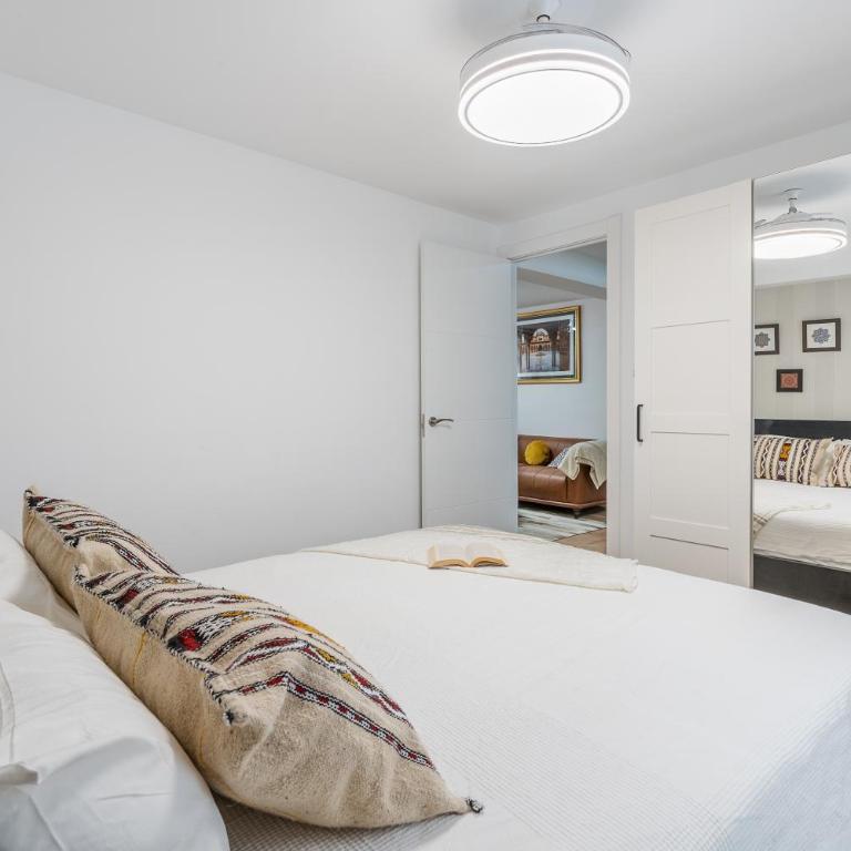 Casa Al Andalus - Three-Bedroom Premium Apartment with Balcony - 19