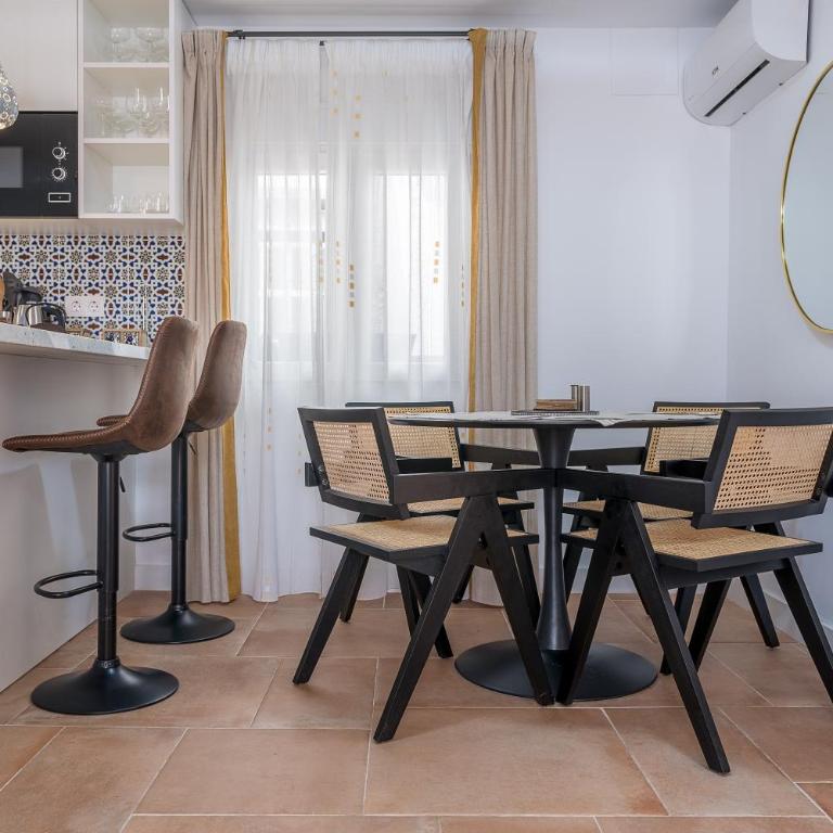 Casa Al Andalus - Three-Bedroom Premium Apartment with Balcony - 7