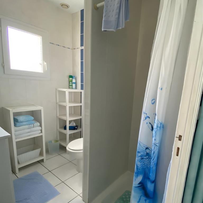 Les Brigantines - Chambres d'hôtes - Chambre Quadruple avec Douche - 7