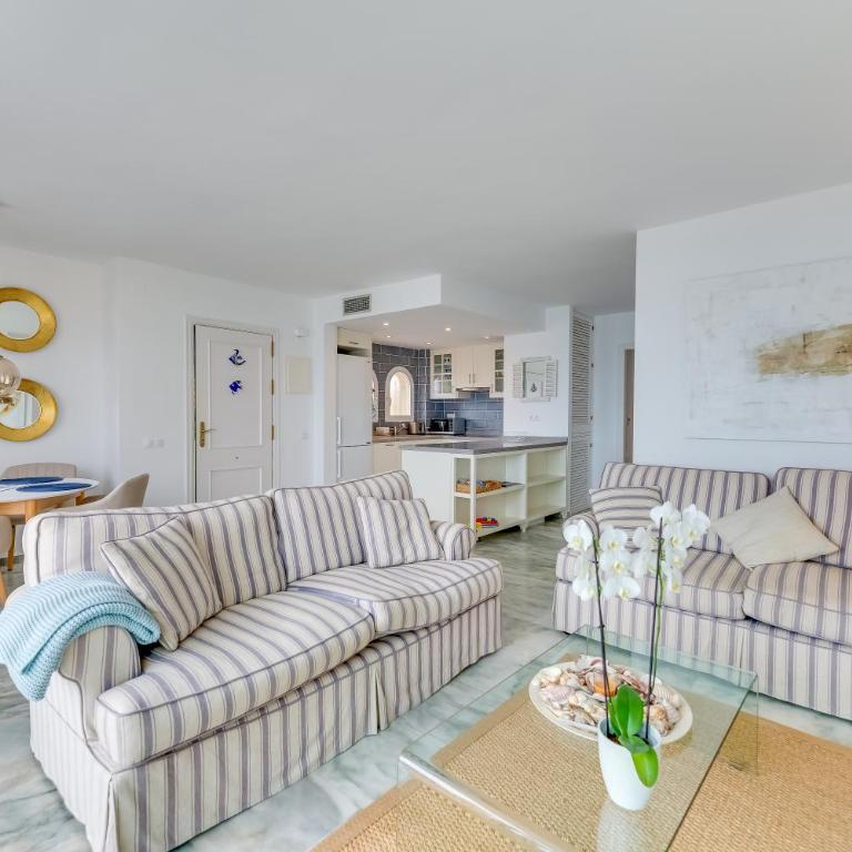 Estepona Beach Apartment - Two-Bedroom Deluxe Apartment with Ocean View - 20