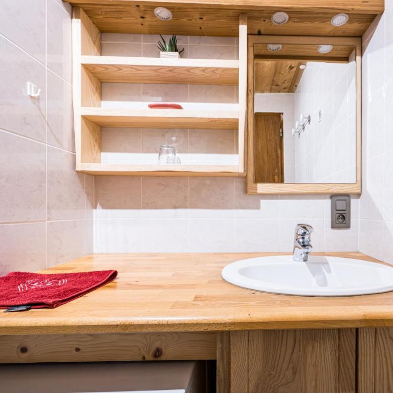 Appartement 6 personnes Montcharvin - Two-Bedroom Deluxe Apartment with Garden View - 19