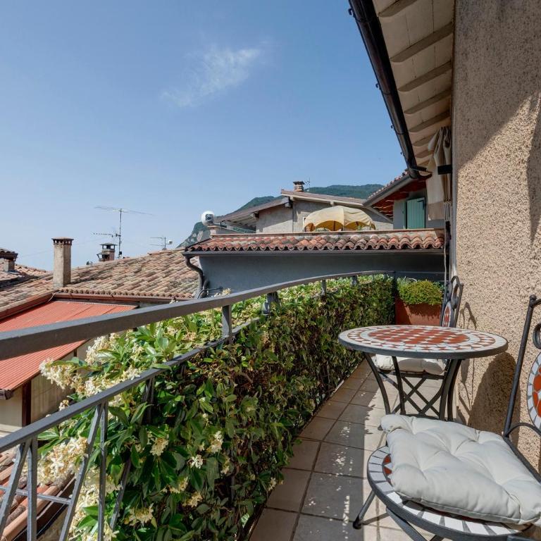 Appartamento Il Campanile - Appartamento Deluxe con 2 Camere da Letto e Vista Giardino - 4