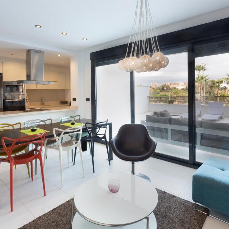 Apartment in Mil Palmeras - Two-Bedroom Deluxe Apartment with Ocean View - 9