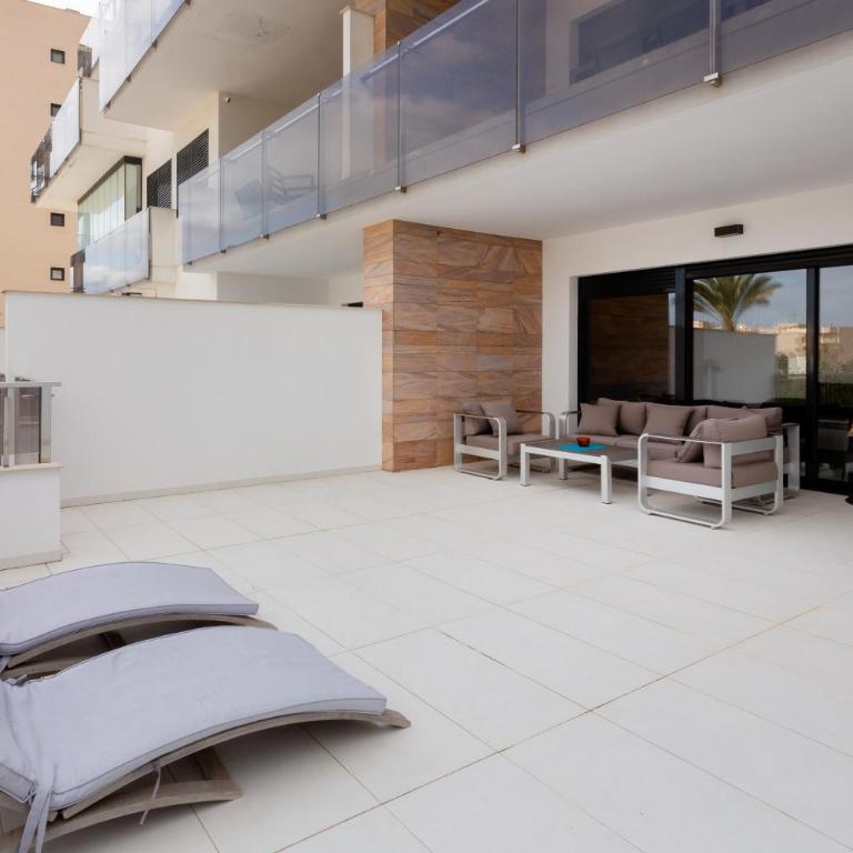 Apartment in Mil Palmeras - Two-Bedroom Deluxe Apartment with Ocean View - 21