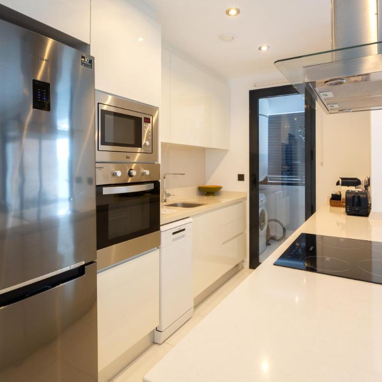 Apartment in Mil Palmeras - Two-Bedroom Deluxe Apartment with Ocean View - 8
