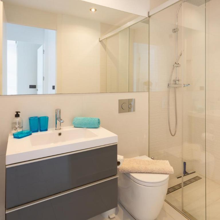Apartment in Mil Palmeras - Two-Bedroom Deluxe Apartment with Ocean View - 19