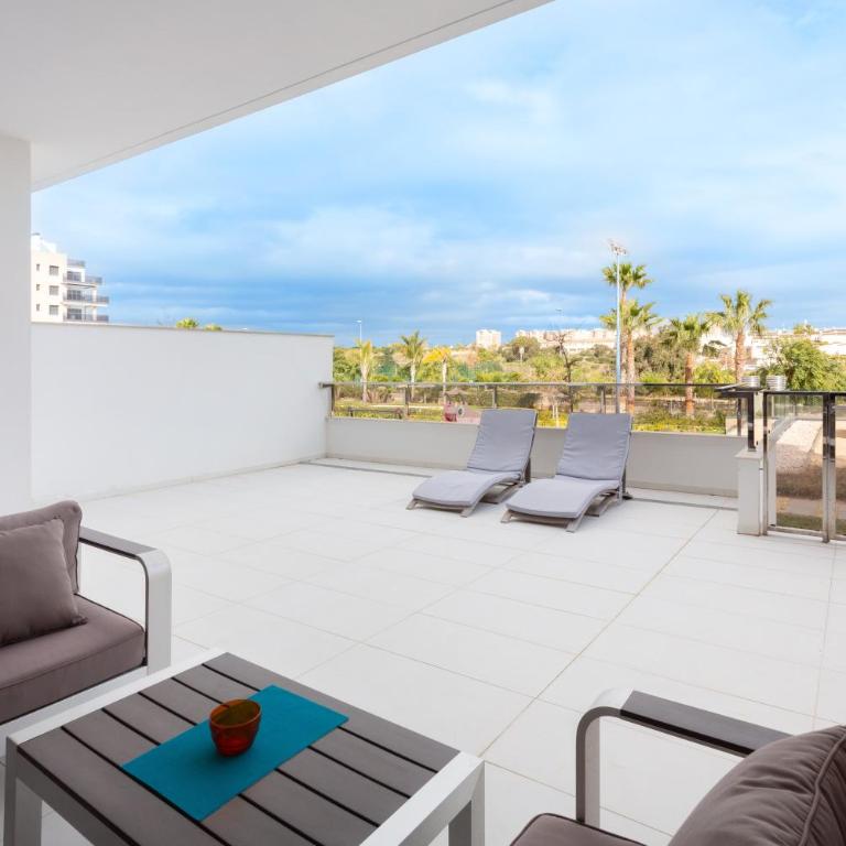 Apartment in Mil Palmeras - Two-Bedroom Deluxe Apartment with Ocean View - 2