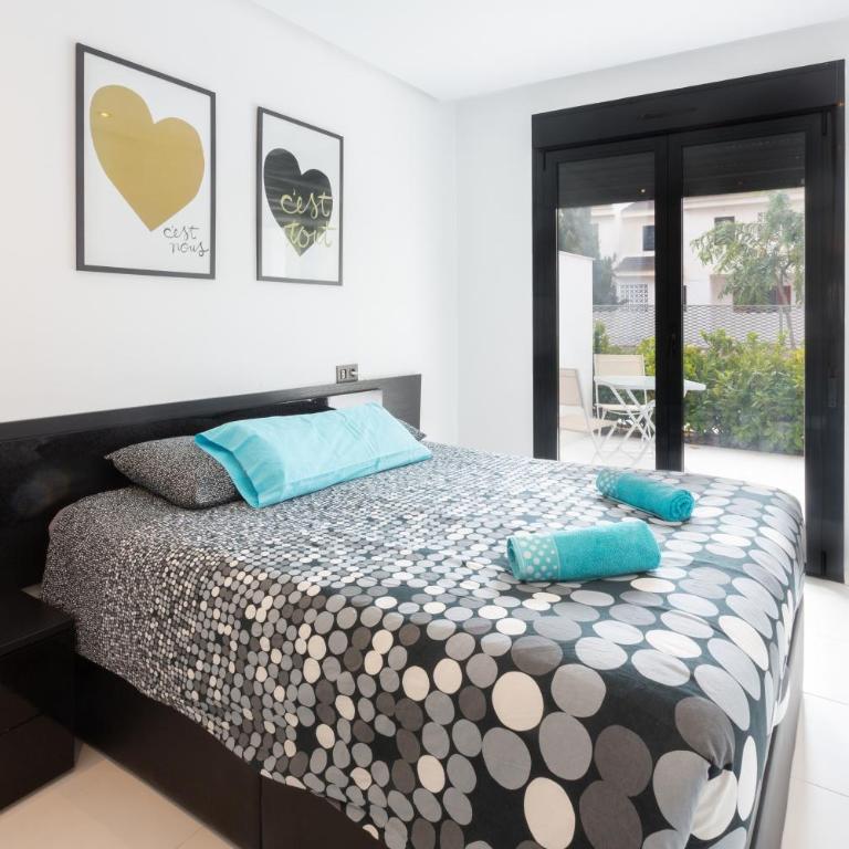 Apartment in Mil Palmeras - Two-Bedroom Deluxe Apartment with Ocean View - 11
