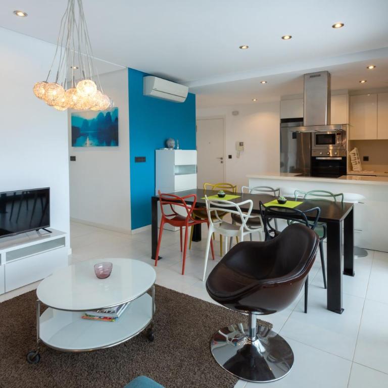 Apartment in Mil Palmeras - Two-Bedroom Deluxe Apartment with Ocean View - 10