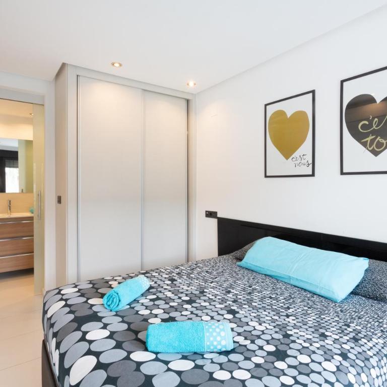 Apartment in Mil Palmeras - Two-Bedroom Deluxe Apartment with Ocean View - 14