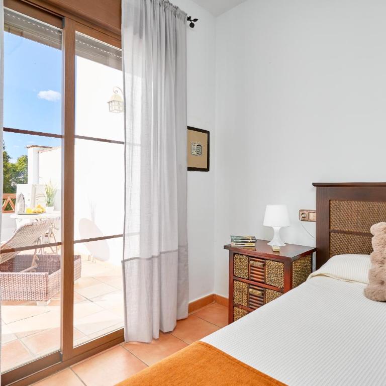 Costa Luxe Almuñecar - Habitación Triple con ducha - 9
