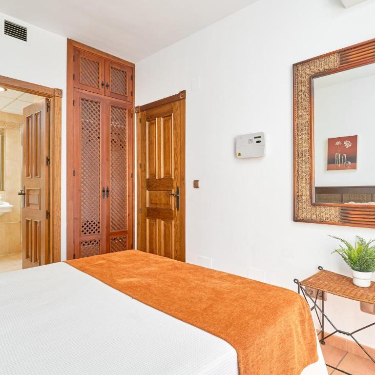 Costa Luxe Almuñecar - Habitación Triple con ducha - 14
