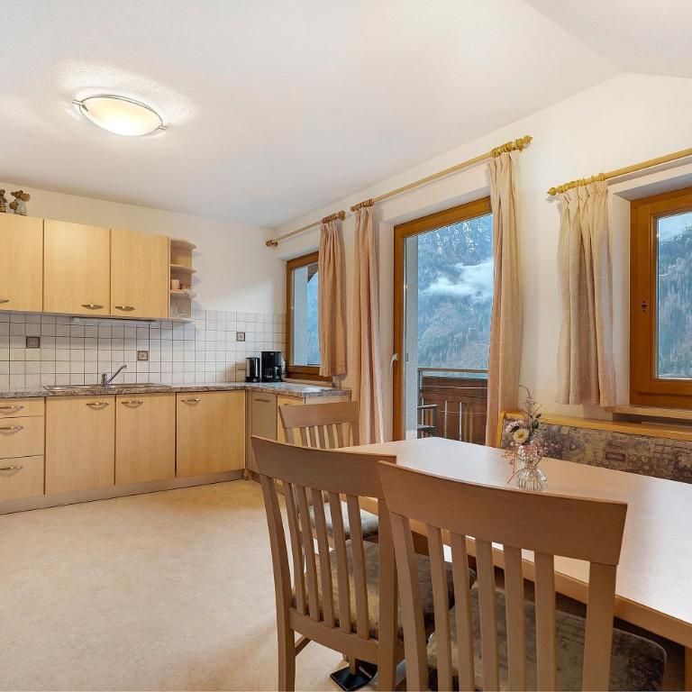Mair am Tinkhof - Three-Bedroom Premium Apartment with Balcony - 5