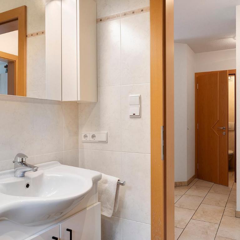 Mair am Tinkhof - Three-Bedroom Premium Apartment with Balcony - 26