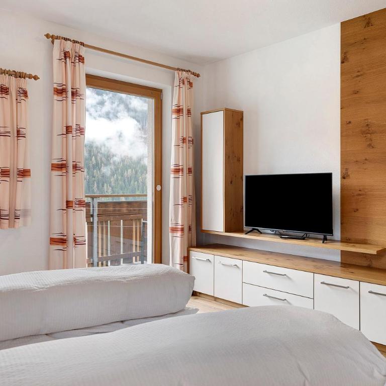 Mair am Tinkhof - Three-Bedroom Premium Apartment with Balcony - 12