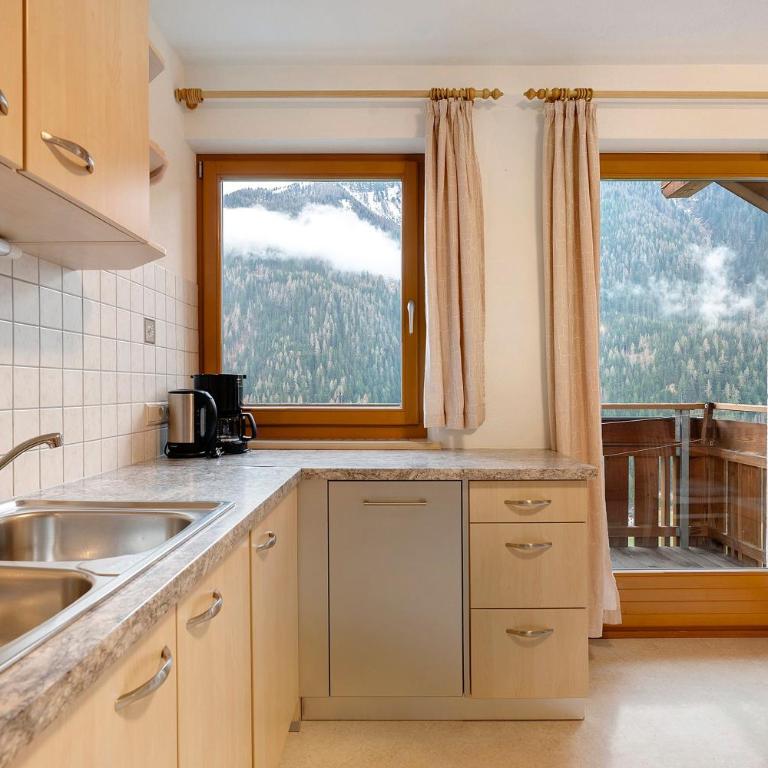 Mair am Tinkhof - Three-Bedroom Premium Apartment with Balcony - 8