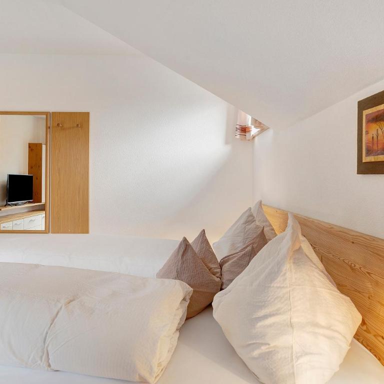 Mair am Tinkhof - Three-Bedroom Premium Apartment with Balcony - 17