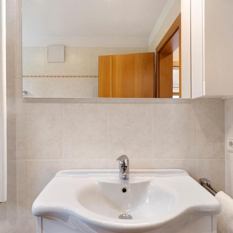 Mair am Tinkhof - Three-Bedroom Premium Apartment with Balcony - 25