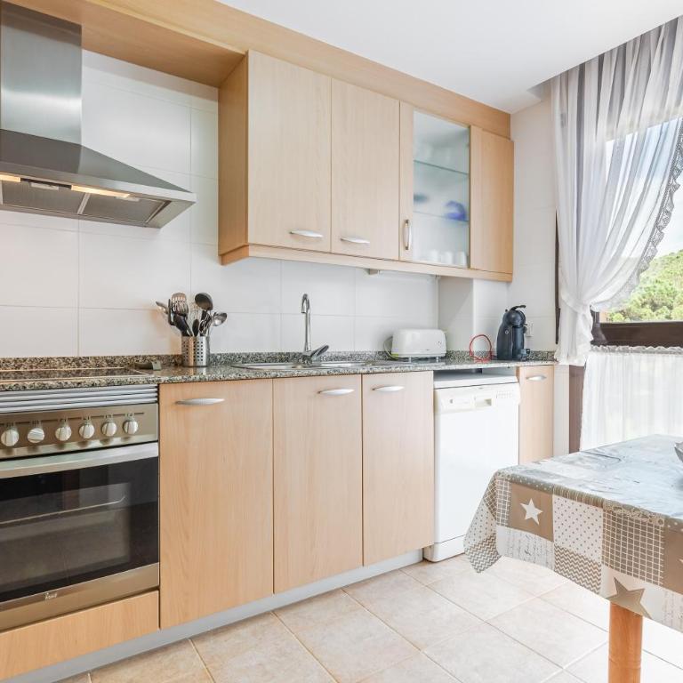 Apto Narcis Solo Familias - Apartamento Deluxe de 2 dormitorios con balcón - 9