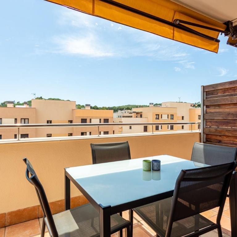 Apto Narcis Solo Familias - Apartamento Deluxe de 2 dormitorios con balcón - 2