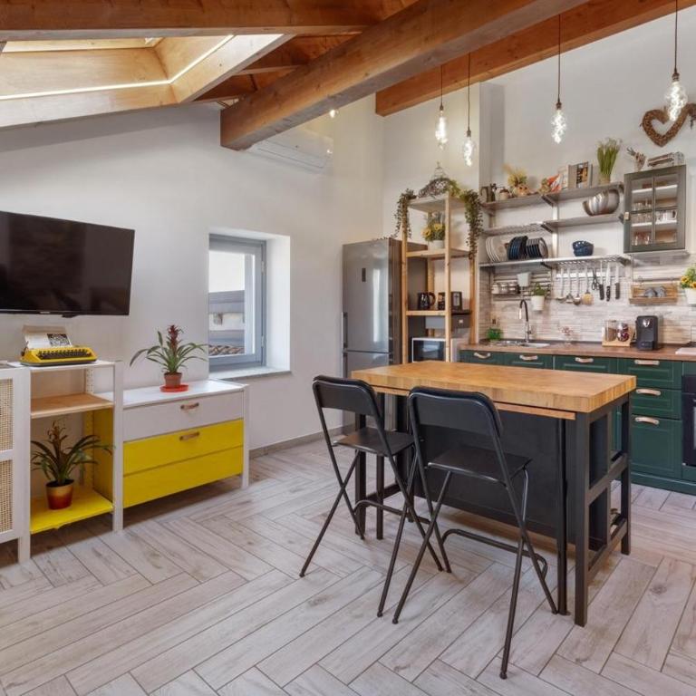 Casa Valy - Appartamento Deluxe con 2 Camere da Letto e Balcone - 8