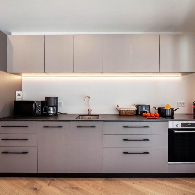 Adler Living Attika Wohnung - Superior One-Bedroom Apartment with Balcony - 15