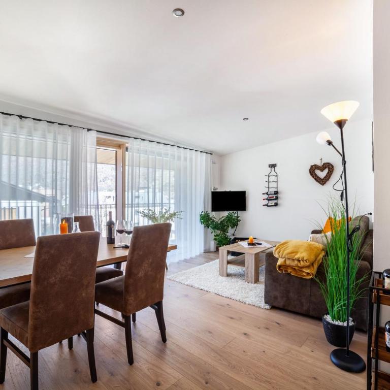 Adler Living Attika Wohnung - Superior One-Bedroom Apartment with Balcony - 5