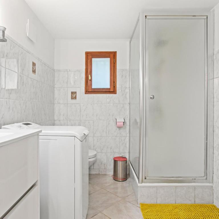 Appartement La Marina - Two-Bedroom Deluxe Apartment with Garden View - 14