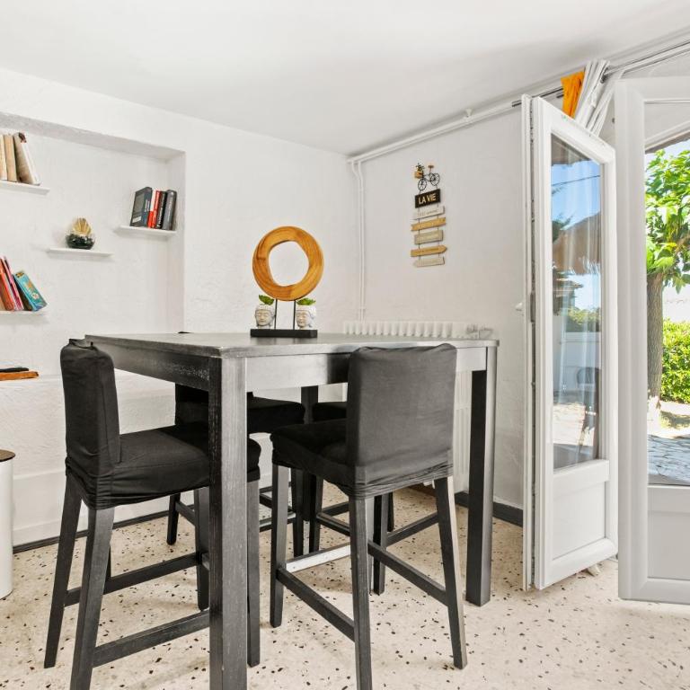 Appartement La Marina - Two-Bedroom Deluxe Apartment with Garden View - 16