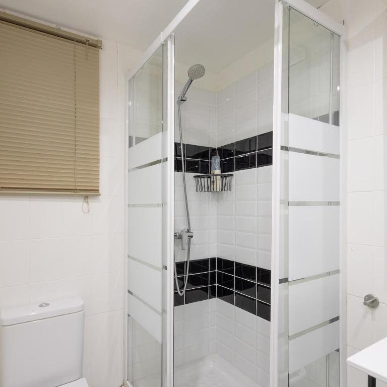 Bonito piso cerca de park guell - Apartamento con ducha - 19