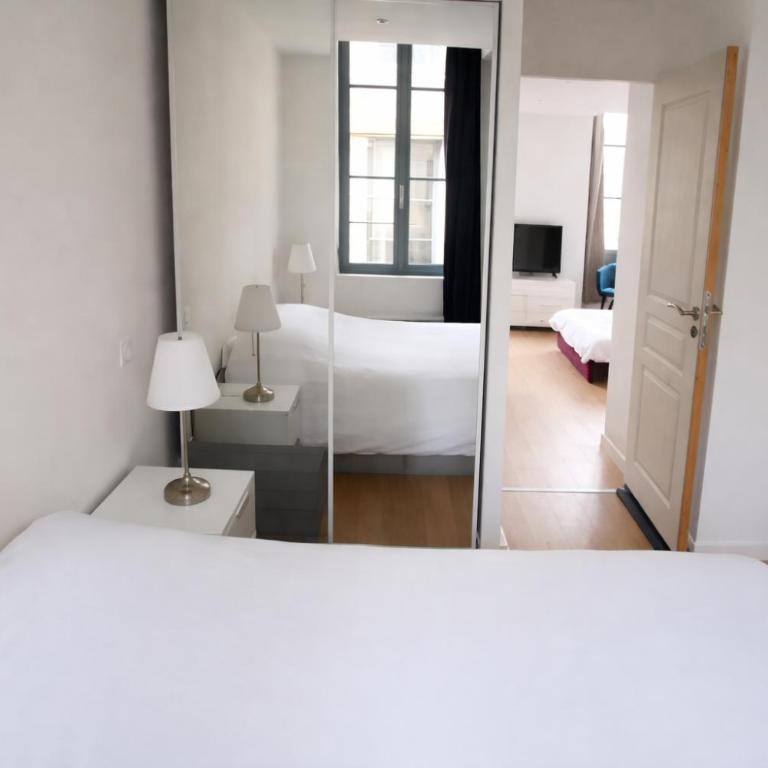 Logement entier rue Sainte Catherine - Chambre Double avec Salle de Bains Privative - 2