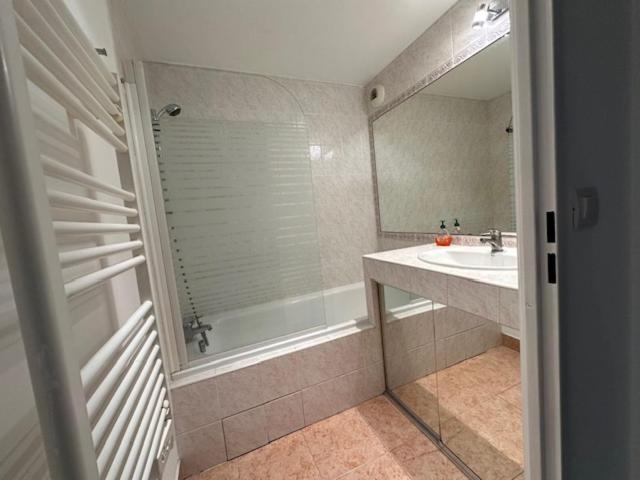 Parc Exflora with Parking, 2BR Apartment - Appartement 2 Chambres - 21