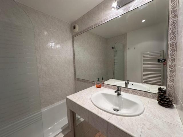 Parc Exflora with Parking, 2BR Apartment - Appartement 2 Chambres - 23