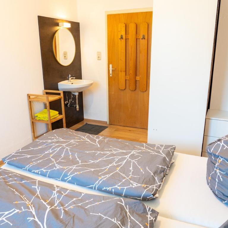 Knollgut Ferienwohnung Buchberg - Deluxe-Apartment mit 2 Schlafzimmern und Gartenblick - 11