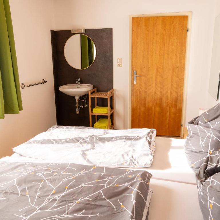 Knollgut Ferienwohnung Buchberg - Deluxe-Apartment mit 2 Schlafzimmern und Gartenblick - 9