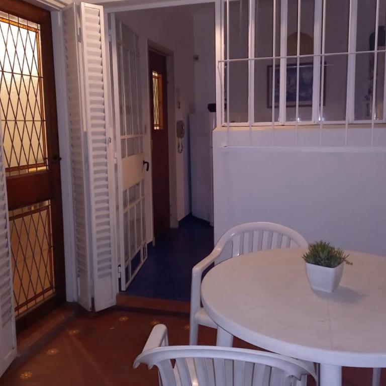 Casa amplia para 5 personas y cochera, a pasos del centro - Casa de 2 dormitorios - 17