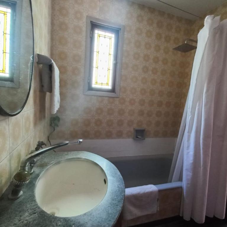 Casa amplia para 5 personas y cochera, a pasos del centro - Casa de 2 dormitorios - 13