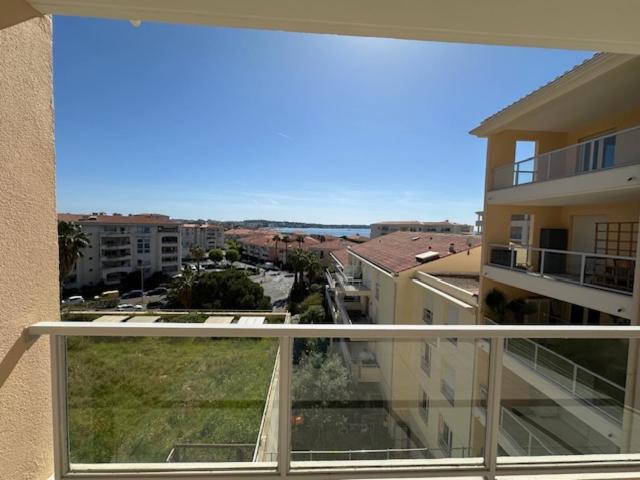 Parc Exflora with Parking, 2BR Apartment - Appartement 2 Chambres - 28