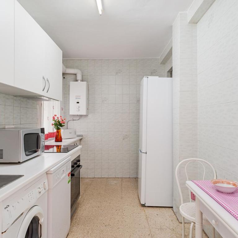 Apartamento junto a la playa en el centro - Apartamento Premium de 3 dormitorios con balcón - 5