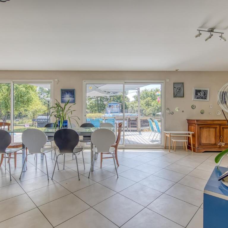 Familiale sur 3000m2 avec piscine - Villa - Vue sur Jardin - 12