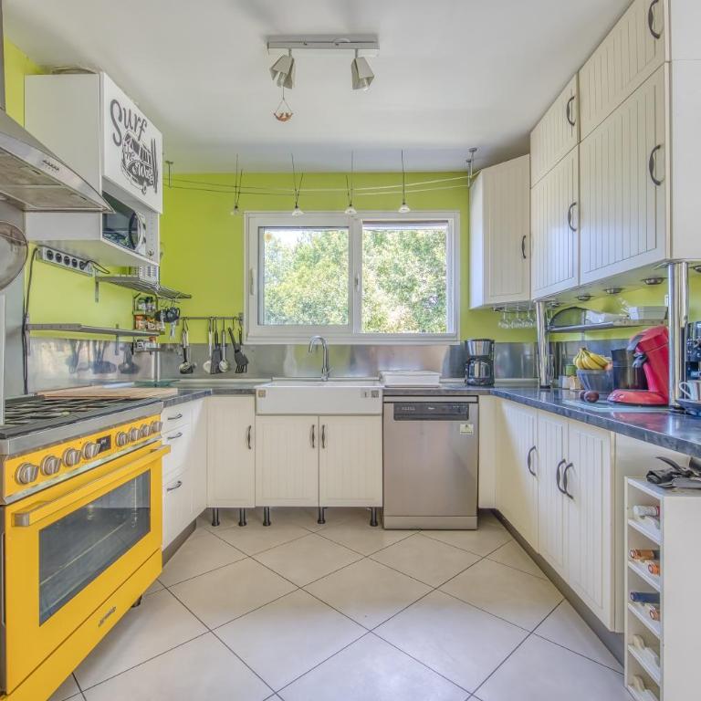 Familiale sur 3000m2 avec piscine - Villa - Vue sur Jardin - 11