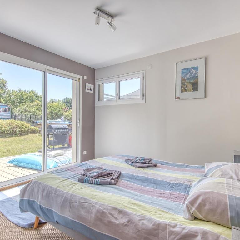 Familiale sur 3000m2 avec piscine - Villa - Vue sur Jardin - 15